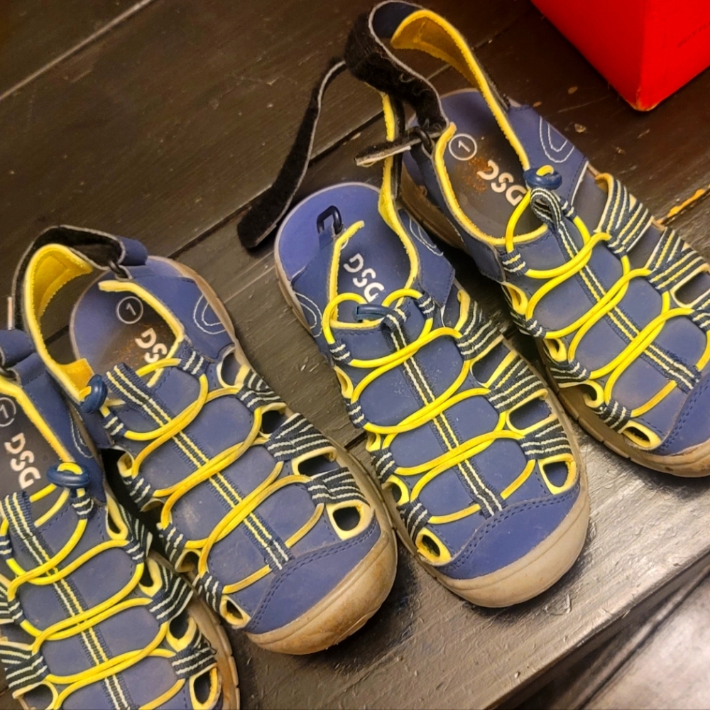 Boys shoes like new